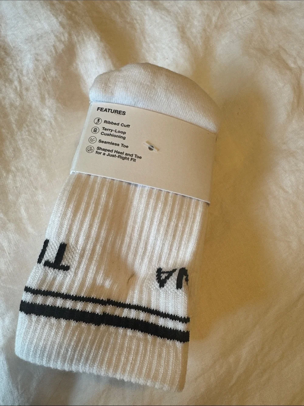 Aritzia TNA White Crew Athletic Socks - Pack